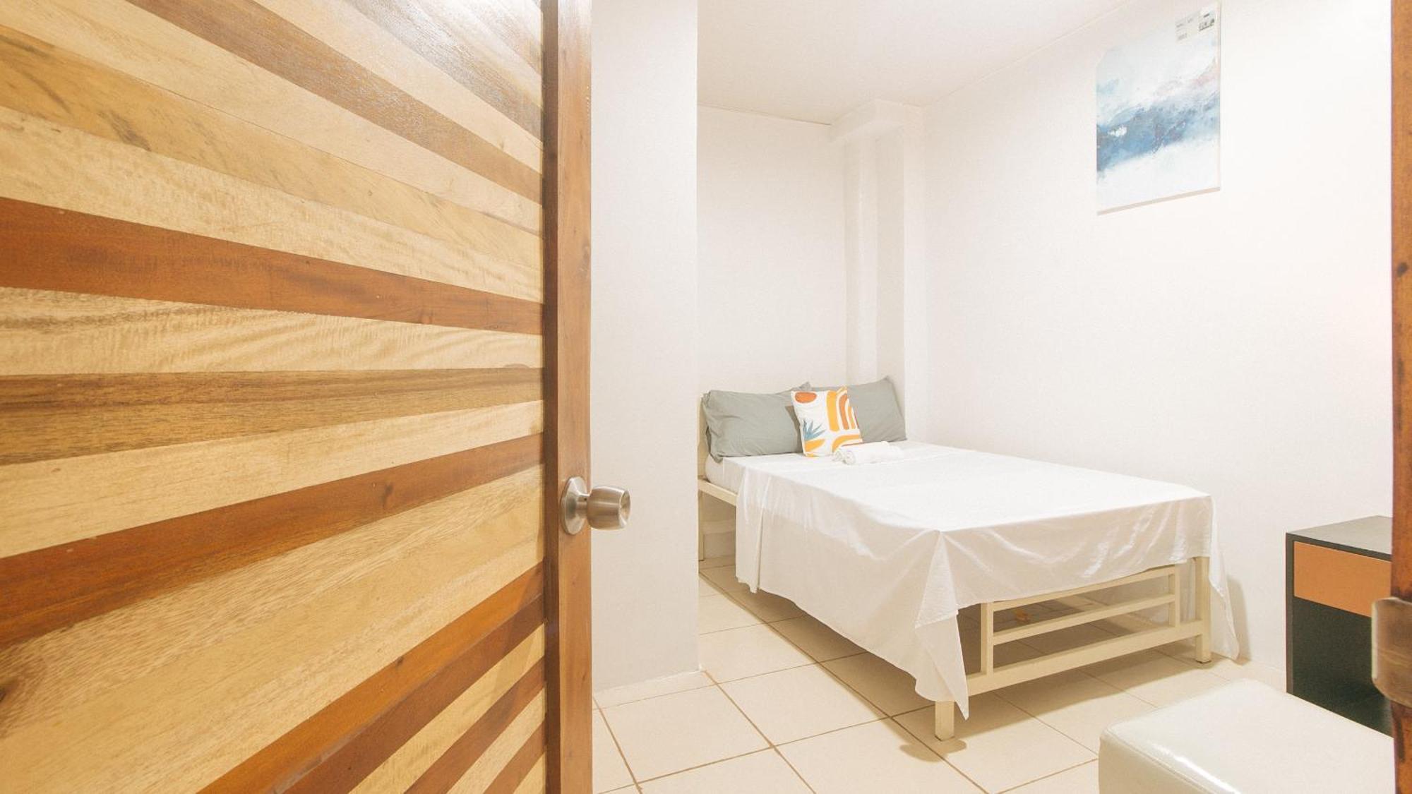 Cozy Cove Inn By Reddoorz Bacolod Exterior foto